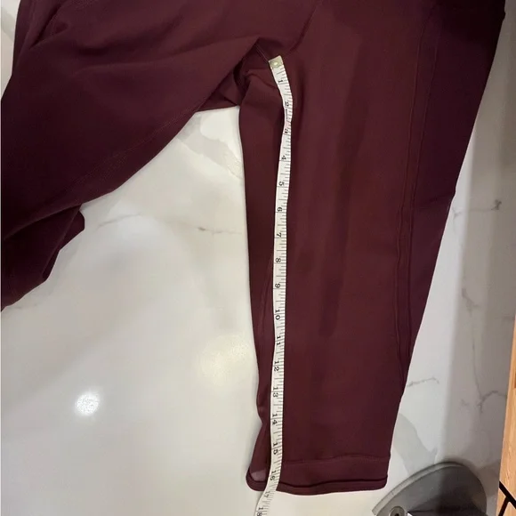 EUC Lululemon crop leggings with mesh detail - Picture 7 of 10